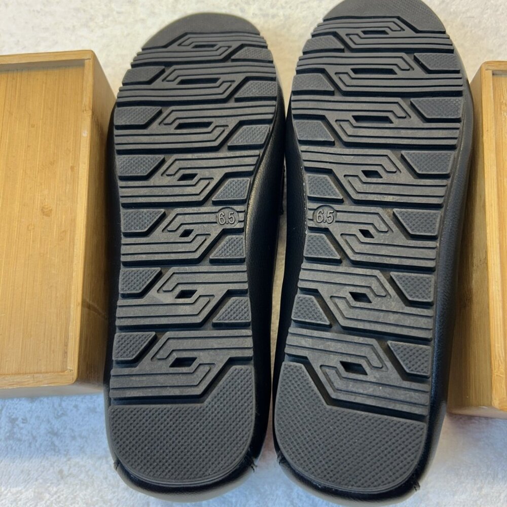 DeYashopin Loafer Shoes Slip On Black Gold Accent Women SZ 6.5 NEW in Box - Picture 5 of 9